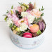 Мини-коробка с цветами и макарони "Штрудель"