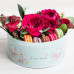 Коробка с цветами и макарони "Парфе"